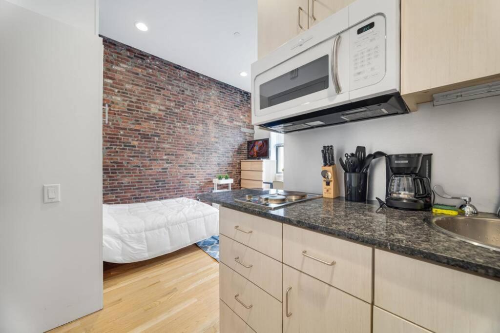 Simple Furnished Studio In The Heart Of Βοστώνη Εξωτερικό φωτογραφία